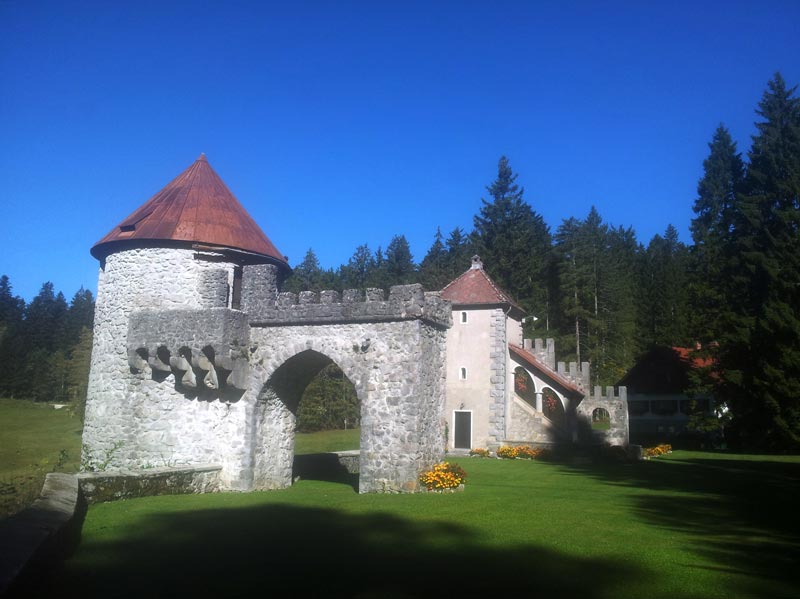 kasteelpoort masun, bron evadinarica, mijnslovenie