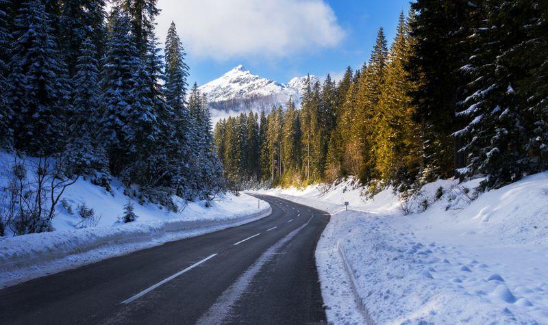 sneeuw wegen in winter Slovenie