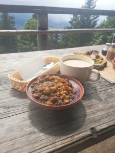 eten in berghutten in slovenie