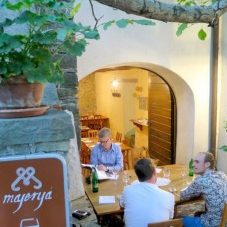 gezellige restaurant Majerija met lekker eten in Vipava vallei in Slovenië; bron Mijn Slovenië
