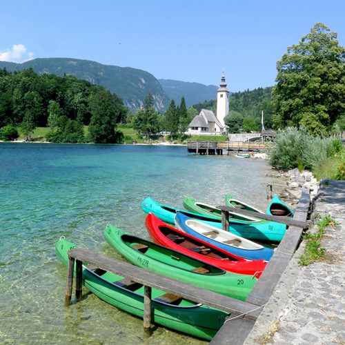 kanoen en kayakken op het meer Bohinj in Juliaanse Alpen; bron Mijn Slovenie