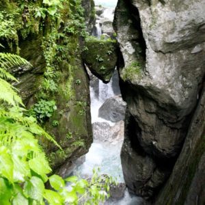 wandelen door Tolmin kloof in Juliaanse Alpen